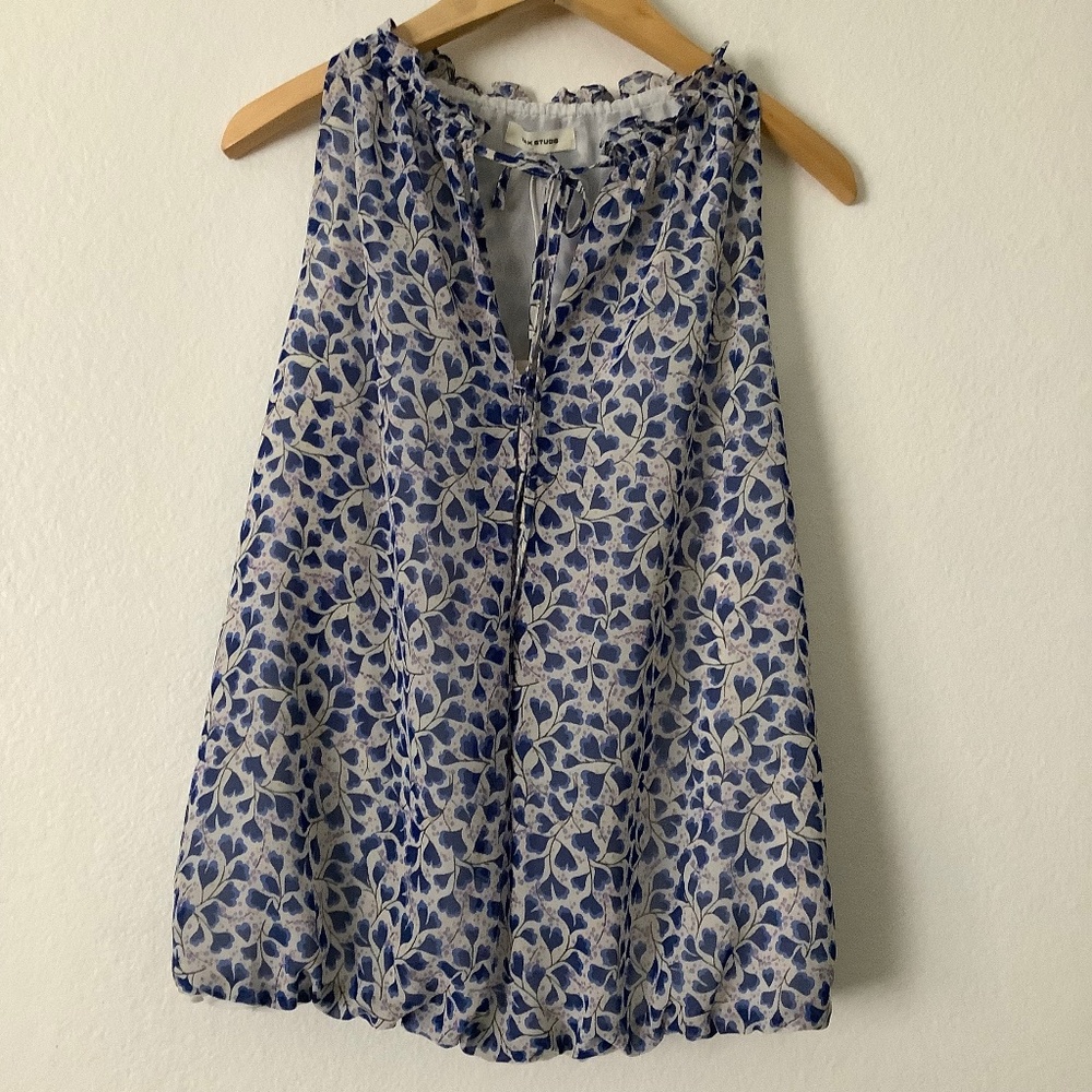 New Max Studio Blue & White Floral Top Size XS